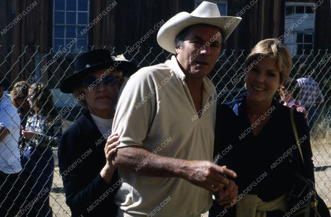 candid Peter Marshall out with the family 35m-10304