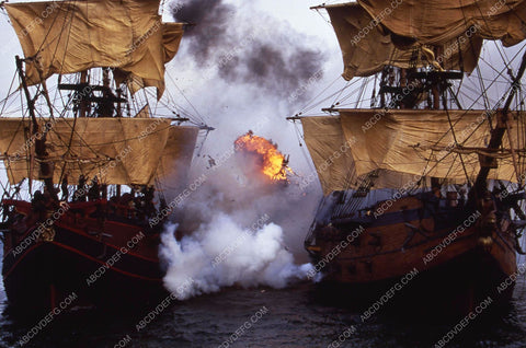 sailing galleon ship battle sequence film Cutthroat Island 35m-11963