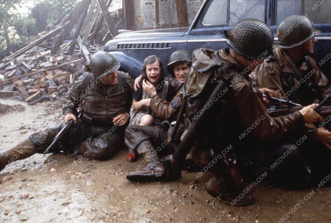 Tom Sizemore and cast film Saving Private Ryan 35m-12011