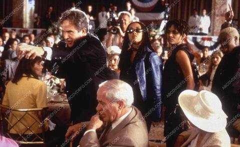 Warren Beatty Halle Berry film Bulworth 35m-12891