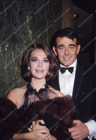 candid Natalie Wood out with date 35m-13093