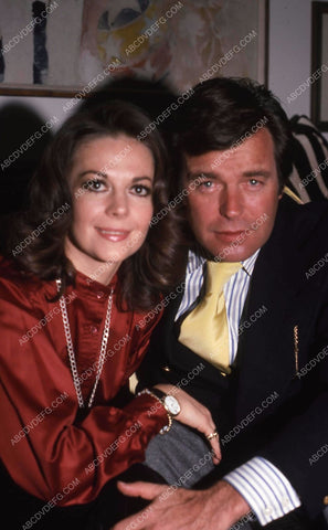 candid Natalie Wood Robert Wagner at home 35m-13119