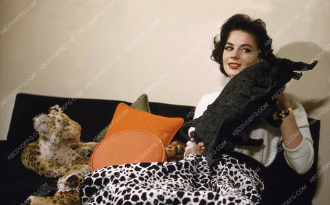 Natalie Wood on the sofa at home 35m-13135