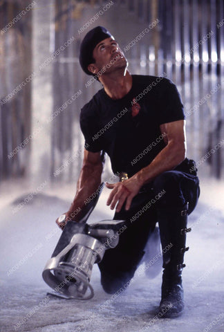 Sylvester Stallone and the laser cutter film Demolition Man 35m-13317