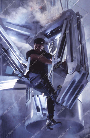 Sylvester Stallone in action film Demolition Man 35m-13323