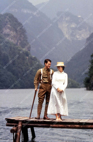 Sandra Bullock Chris O'Donnell film In Love and War 35m-13497-2