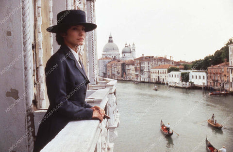 Sandra Bullock film In Love and War 35m-13505-2