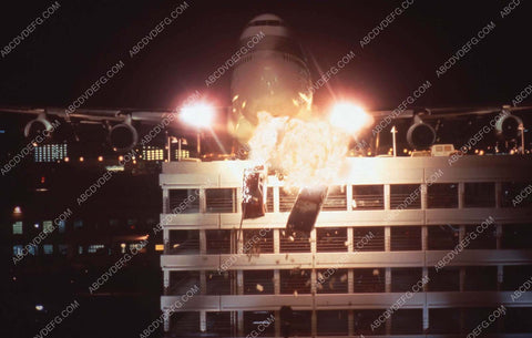 special fx sequence 747 jumbo jet hits parking structure film Turbulence 35m-13635