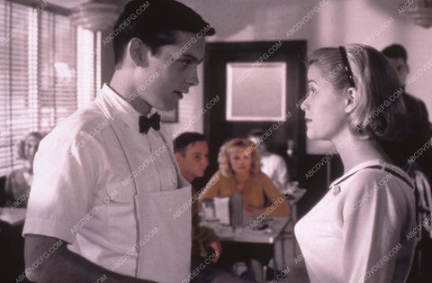 Tobey Maguire Reese Witherspoon Marley Shelton film Pleasantville 35m-13857