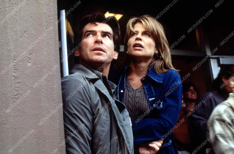 Pierce Brosnan Linda Hamilton film Dante's Peak 35m-13964