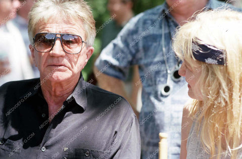 director Blake Edwards w Ellen Barkin on set film Switch 35m-14018-2