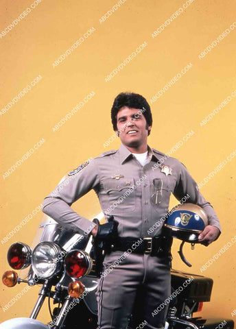 Erik Estrada w the motorcycle TV CHiPs 35m-14217