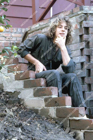 Leif Garrett picking a lemon in the backyard 35m-14280