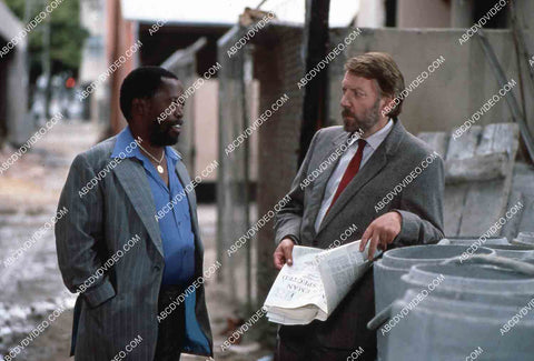 Donald Sutherland Zakes Mokae film A Dry White Season 35m-14405