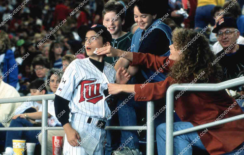 Luke Edwards film Little Big League 35m-14439