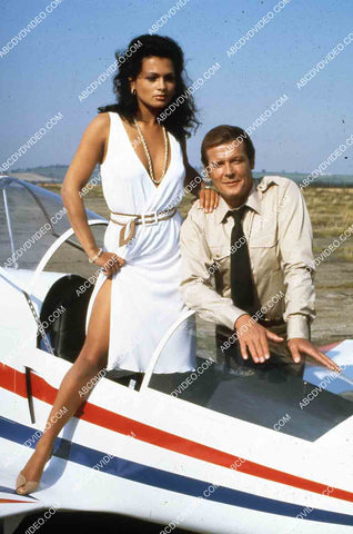 Tina Hudson Roger Moore and the airplane James Bond film Octopussy 35m-14793