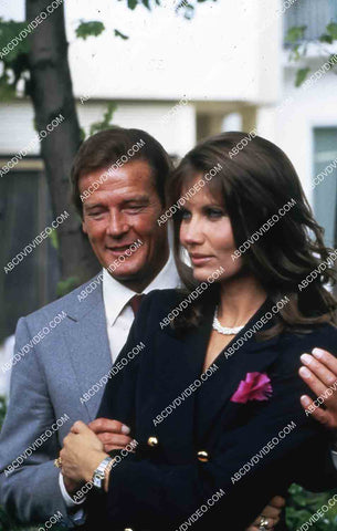 Roger Moore Maud Adams James Bond film Octopussy 35m-14821