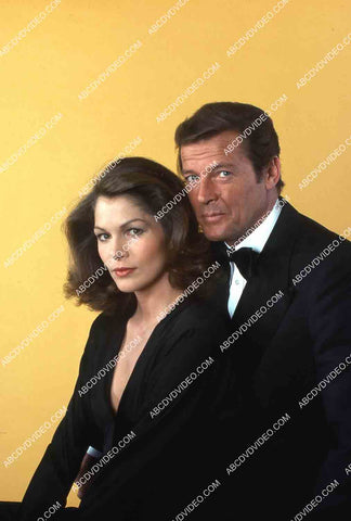 Roger Moore Maud Adams James Bond film Octopussy 35m-14823