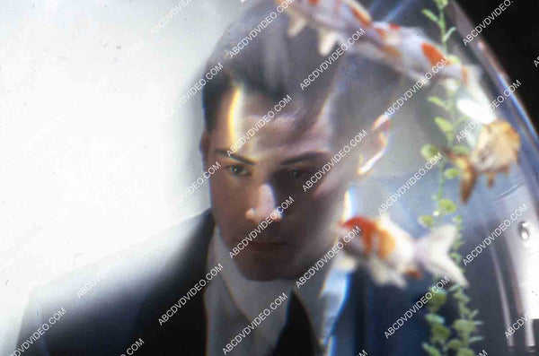 Keanu Reeves behind the fish bowl film Johnny Mnemonic 35m-14871 ...