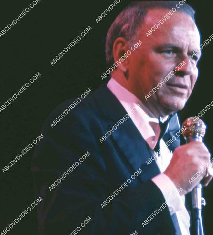 Frank Sinatra live on stage 35m-14949