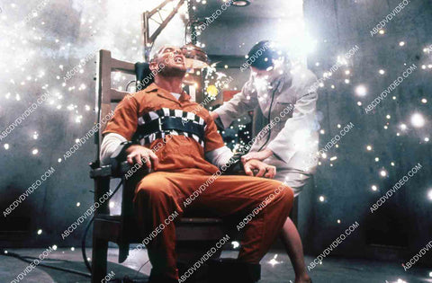 Mitch Pileggi in the electric chair horror film Shocker 35m-15314