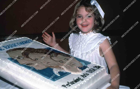 Drew Barrymore gets birthday cake celebrating entire Barrymore family 35m-15436