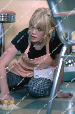 Hilary Duff scrubbing the floor film A Cinderella Story 35m-15657