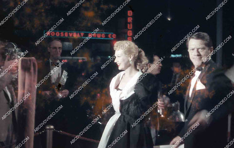 movie stars attend film premiere James Dean Giant 35m-16529