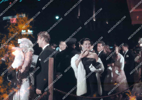 Jayne Mansfield Jean Gabin attend film premiere James Dean Giant 35m-16537