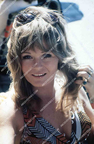 beautiful Valerie Perrine in the sunshine 35m-16609