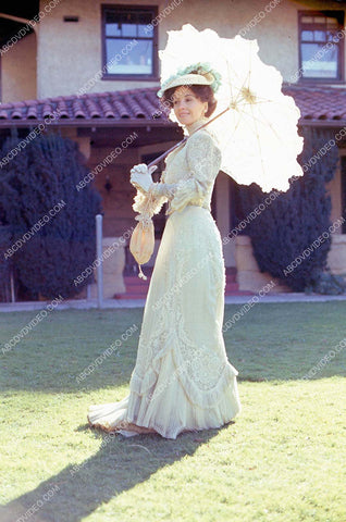 Barbara Parkins in the sunshine w parasol 35m-16780