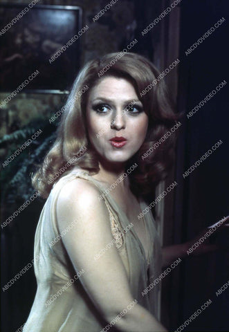 lovely Bernadette Peters ready for bed 35m-16904
