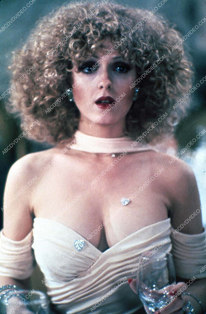 busty Bernadette Peters portrait 35m 16915