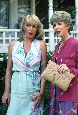 candid Stella Stevens and friend 35m-17049