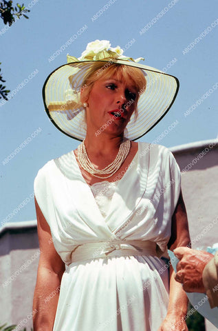 Stella Stevens out in the sunshine 35m-17059