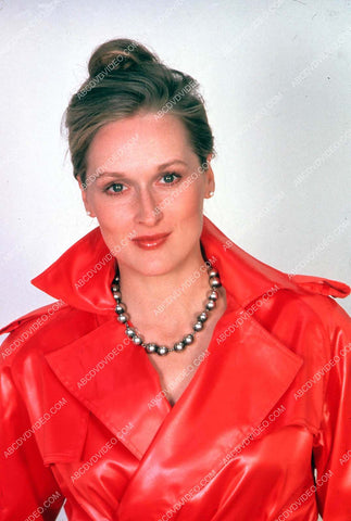 Meryl Streep looking sharp in red leather jacket 35m-17077