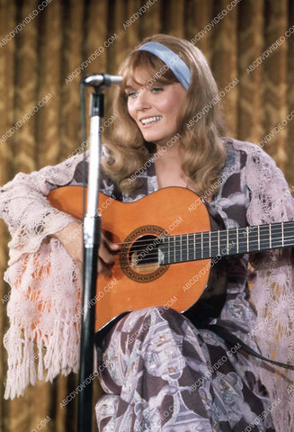 singer Conny Van Dyke w her guitar 35m-17154