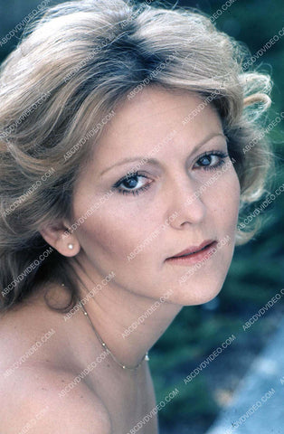 beautiful Brenda Vaccaro portrait 35m-17242