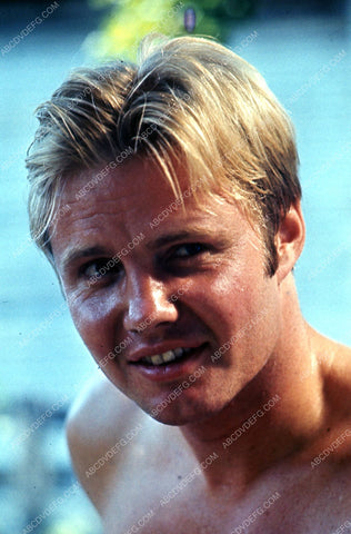 young and shirtless Jon Voight 35m-1860