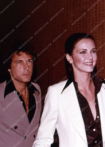 candid Lynda Carter husband Ron Samuels at some event 35m-2057