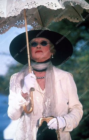 Bette Davis and parasol film Death on the Nile 35m-2745