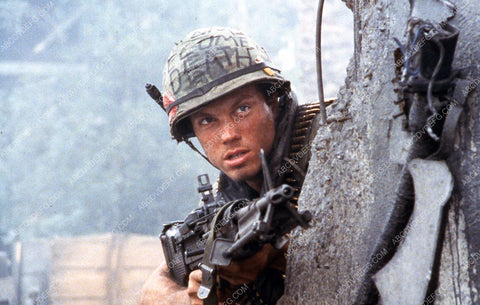 Adam Baldwin and his machine gun film Full Metal Jacket 35m-3055