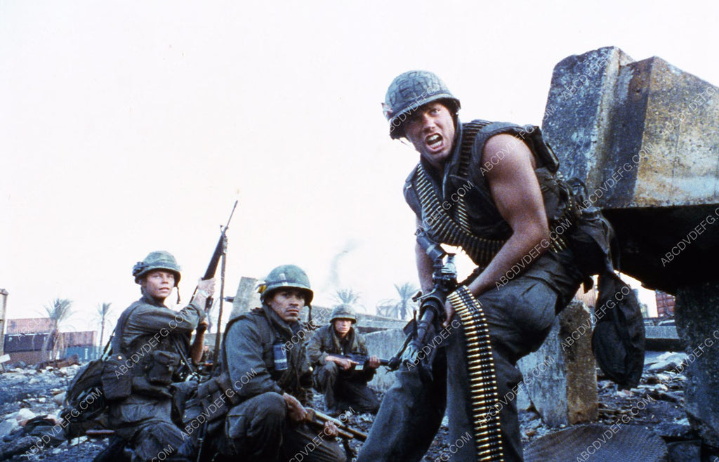 Adam Baldwin and his machine gun film Full Metal Jacket 35m-3059