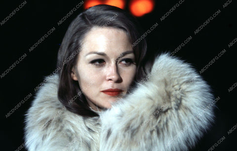 beautiful Faye Dunaway in fur coat 35m-3408