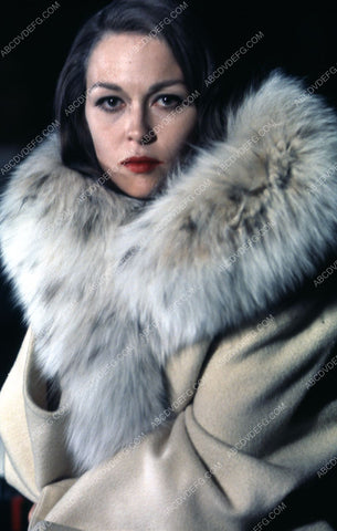 beautiful Faye Dunaway in fur coat 35m-3409