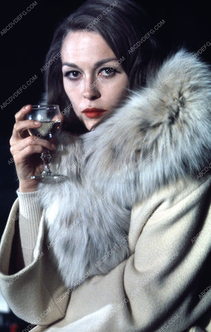 beautiful Faye Dunaway in fur coat 35m-3410