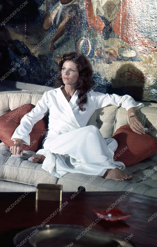Samantha Eggar at home 35m-3873 – ABCDVDVIDEO