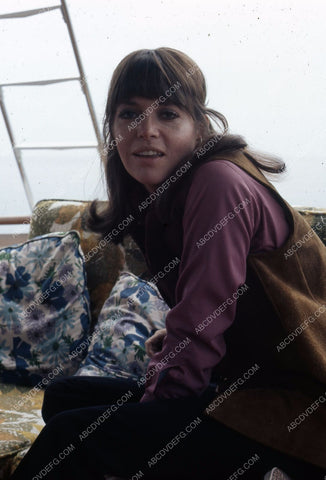 cool Barbara Feldon goes for a boat ride 35m-4147