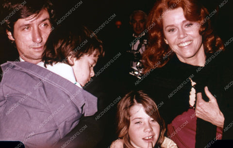 candid Jane Fonda husband Tom Hayden and the kids 35m-4225