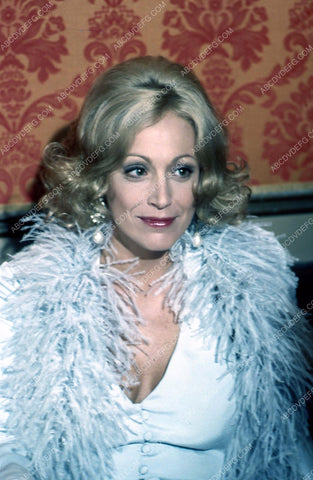 beautiful Lorraine Gary at some fancy event 35m-4329